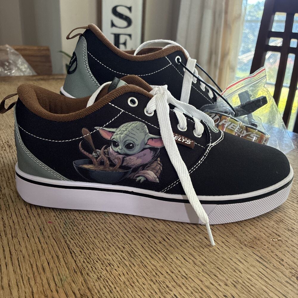 Heelys Pro 20 Prints Mandalorian Star Wars GROGU Baby Yoda Kids Sneaker Size 6